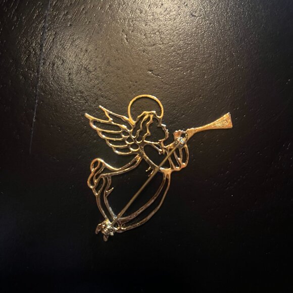 Vintage Gold Tone Open Work Angel Trumpet Pin - Picture 2 of 4